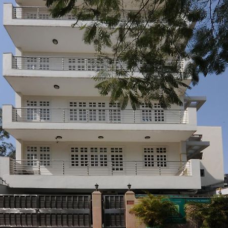 Mehra Residency At The Airport Hotel Ню Делхи Екстериор снимка