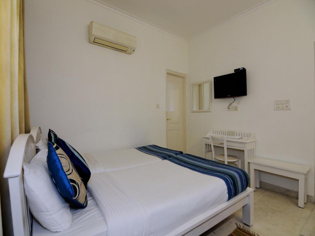 Mehra Residency At The Airport Hotel Ню Делхи Екстериор снимка