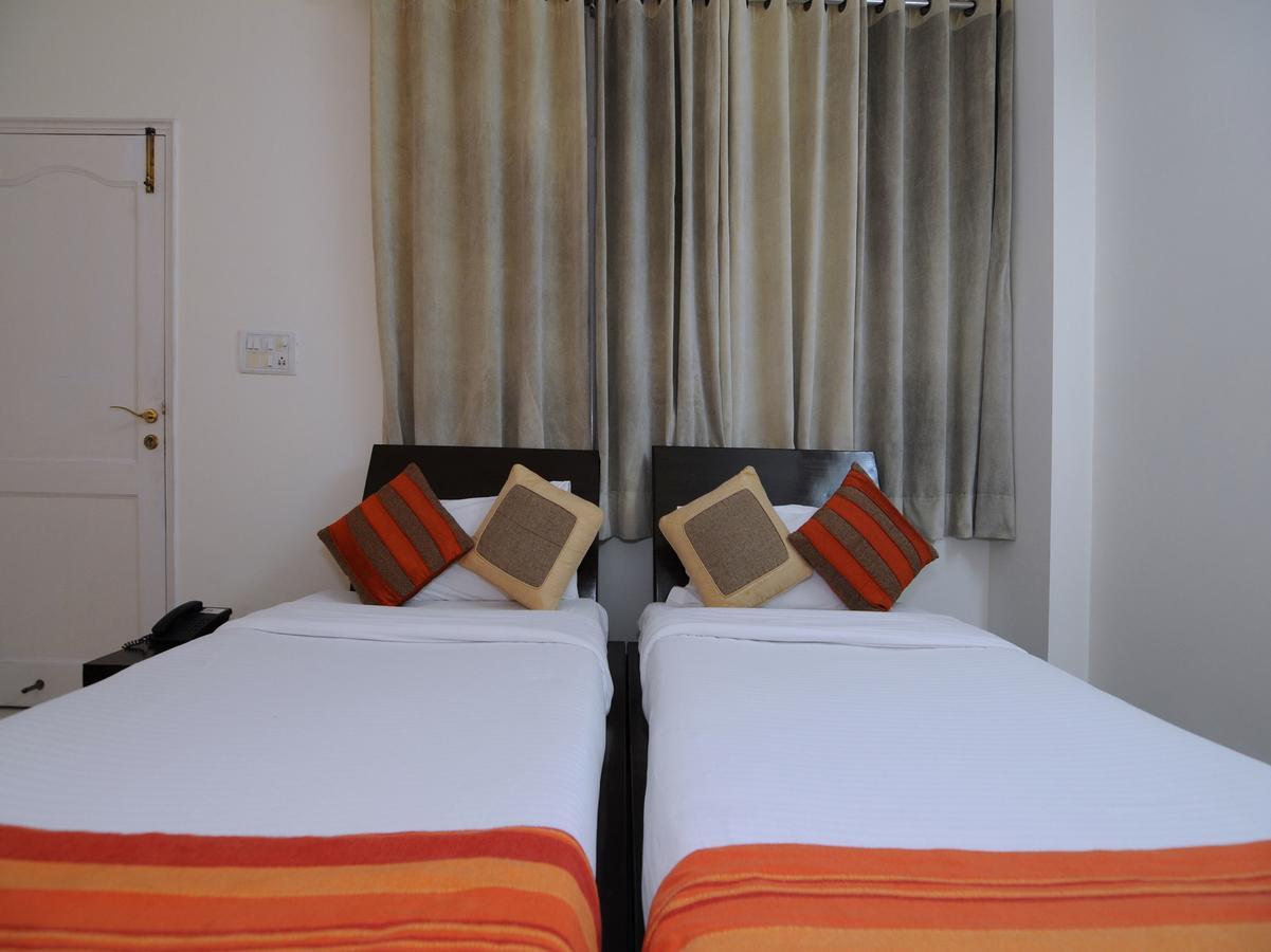 Mehra Residency At The Airport Hotel Ню Делхи Екстериор снимка