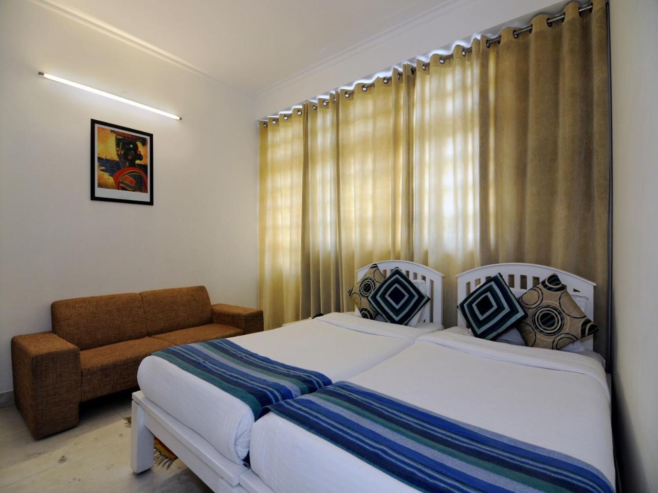 Mehra Residency At The Airport Hotel Ню Делхи Екстериор снимка