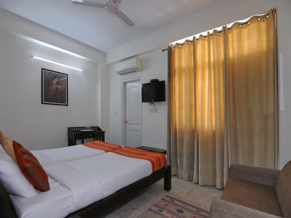 Mehra Residency At The Airport Hotel Ню Делхи Екстериор снимка