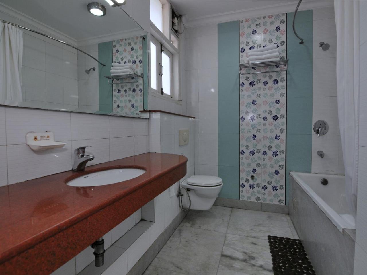 Mehra Residency At The Airport Hotel Ню Делхи Екстериор снимка