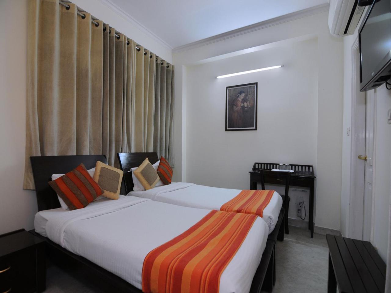 Mehra Residency At The Airport Hotel Ню Делхи Екстериор снимка