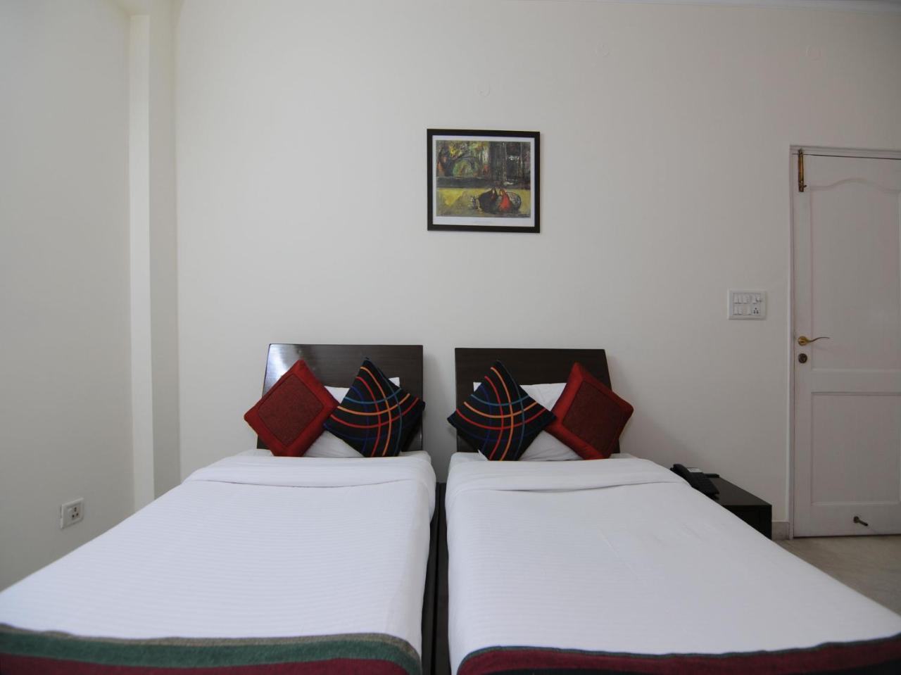 Mehra Residency At The Airport Hotel Ню Делхи Екстериор снимка